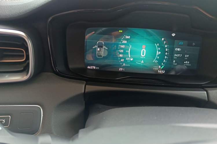Used Lynk & Co 01 2019 2.0T Two-Wheel-Drive Pro Version China V Standard Odometer Close Up