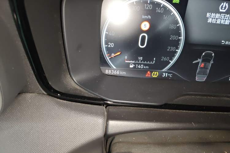 Used Lynk & Co 01 2019 2.0T Two-Wheel-Drive Pro Version China V Standard Odometer Close Up