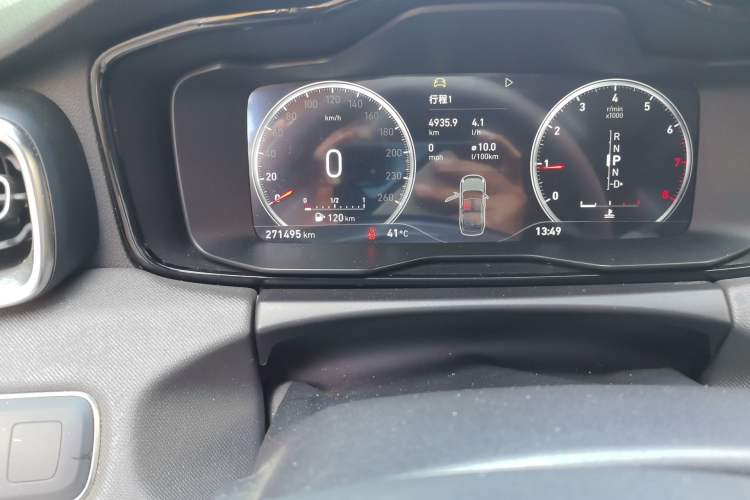 Used Lynk & Co 01 2019 2.0T Two-Wheel-Drive Pro Version China V Standard Odometer Close Up