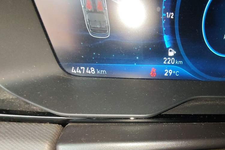 Used Lynk & Co 01 2019 2.0T Two-Wheel-Drive Pro Version China VI Standard Odometer Close Up