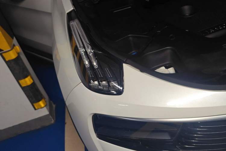 Used Lynk & Co 01 2019 2.0T Two-Wheel Drive Zhaopu Version China VI Standard Right Front Headlight