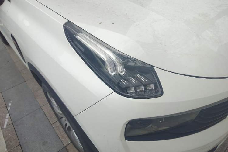 Used Lynk & Co 01 2019 2.0T Two-Wheel-Drive Pro Version China VI Standard Right Front Headlight