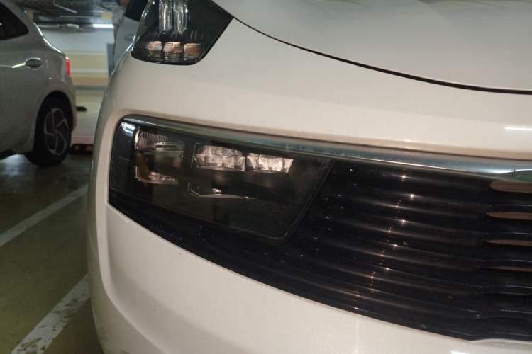 Used Lynk & Co 01 2019 2.0T Two-Wheel-Drive Pro Version China VI Standard Right Front Headlight