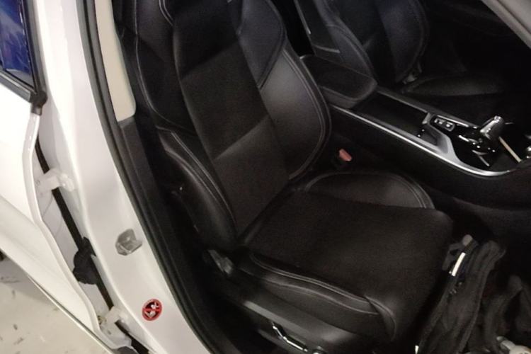 Used Lynk & Co 01 2019 2.0T Two-Wheel-Drive Pro Version China VI Standard Right Front Seat