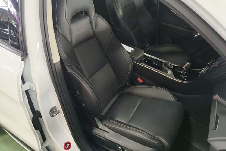 Used Lynk & Co 01 2019 2.0T Two-Wheel-Drive Pro Version China VI Standard Right Front Seat