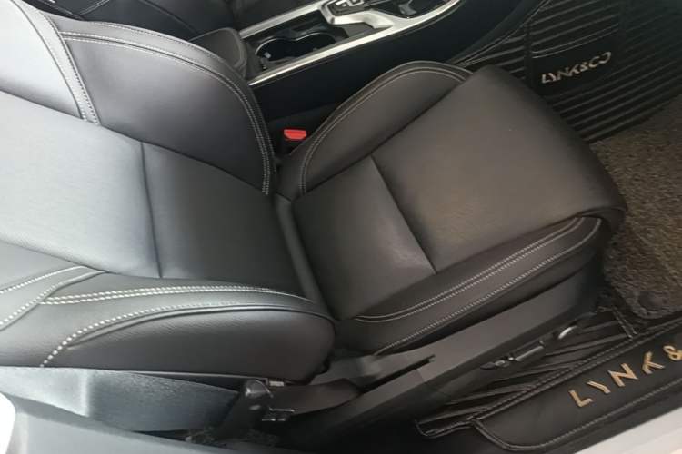 Used Lynk & Co 01 2019 2.0T Two-Wheel-Drive Pro Version China VI Standard Right Front Seat