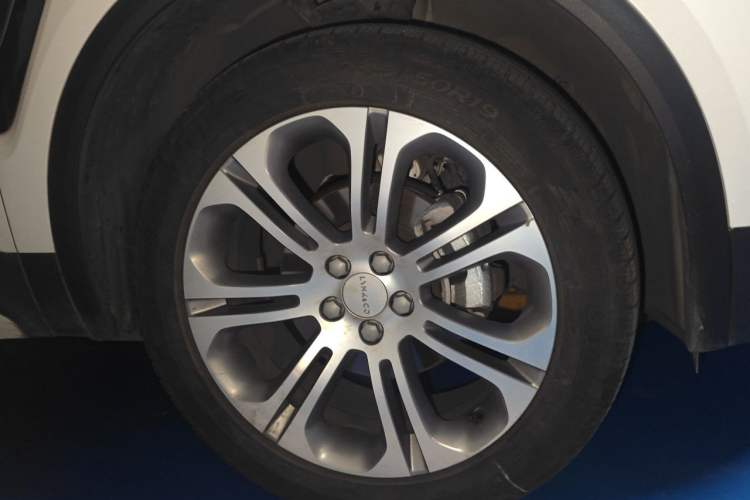 Used Lynk & Co 01 2019 2.0T Two-Wheel Drive Zhaopu Version China VI Standard Right Front Wheel Hub