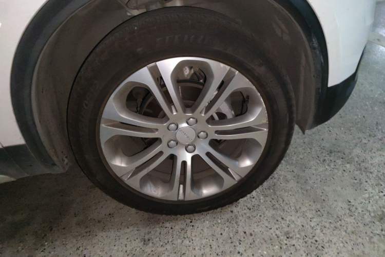 Used Lynk & Co 01 2019 2.0T Two-Wheel-Drive Pro Version China VI Standard Right Front Wheel Hub