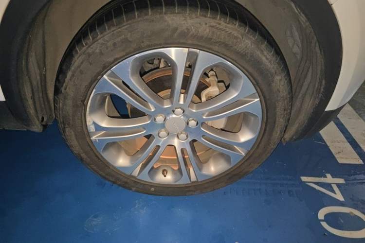 Used Lynk & Co 01 2019 2.0T Two-Wheel-Drive Pro Version China VI Standard Right Front Wheel Hub