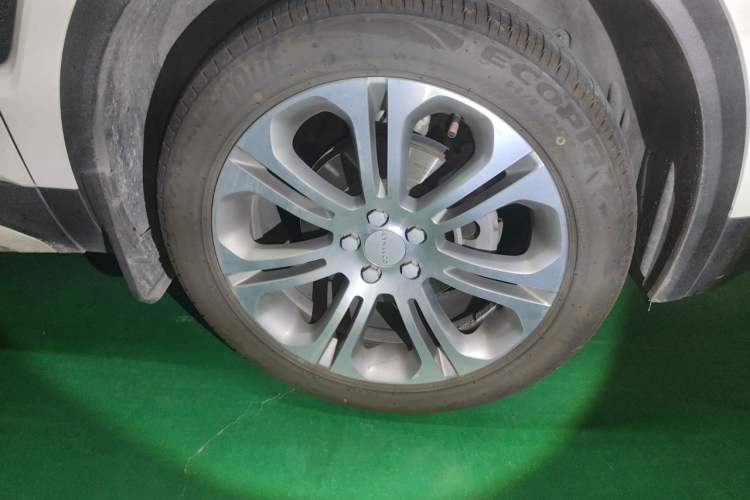 Used Lynk & Co 01 2019 2.0T Two-Wheel-Drive Pro Version China VI Standard Right Front Wheel Hub