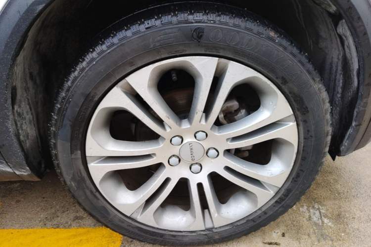 Used Lynk & Co 01 2019 2.0T Two-Wheel-Drive Pro Version China VI Standard Right Front Wheel Hub