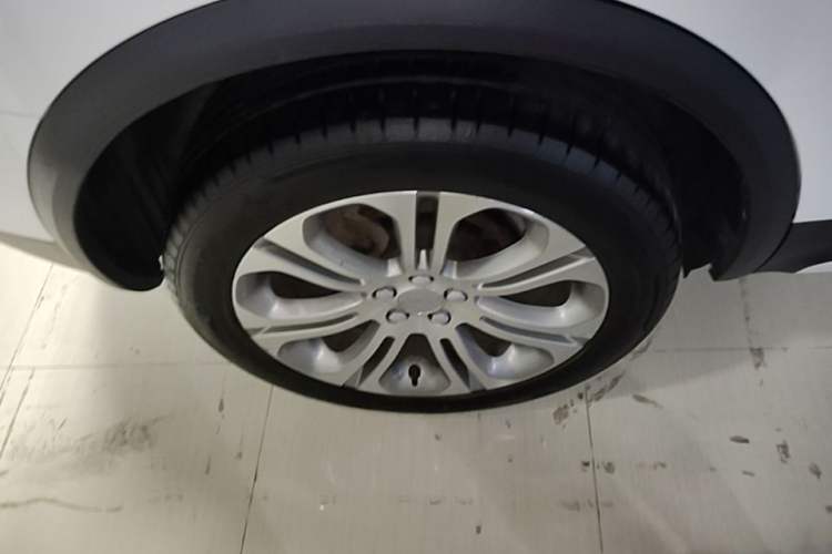 Used Lynk & Co 01 2019 2.0T Two-Wheel-Drive Pro Version China VI Standard Right Rear Wheel Hub