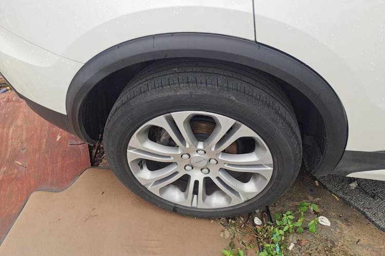 Used Lynk & Co 01 2019 2.0T Two-Wheel-Drive Pro Version China VI Standard Right Rear Wheel Hub