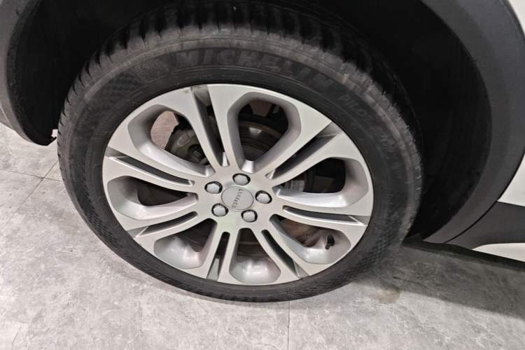 Used Lynk & Co 01 2019 2.0T Two-Wheel-Drive Pro Version China VI Standard Right Rear Wheel Hub