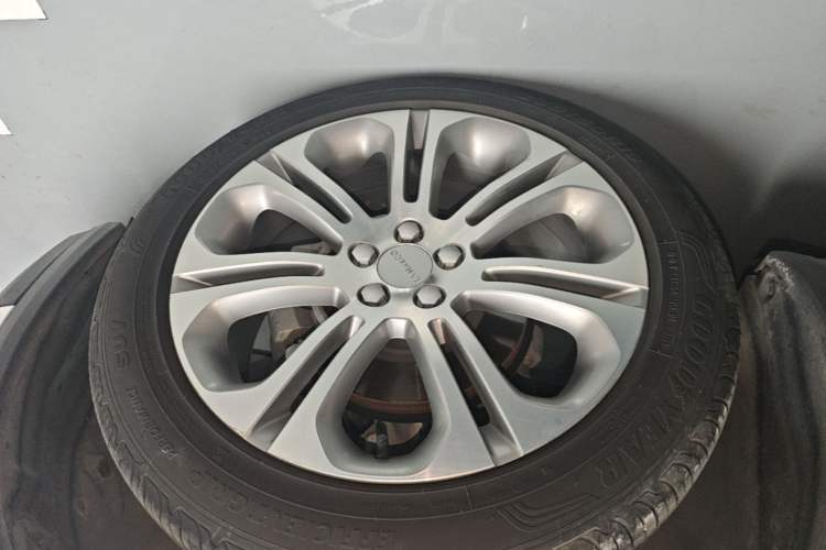 Used Lynk & Co 01 2019 2.0T Two-Wheel-Drive Pro Version China VI Standard Right Rear Wheel Hub