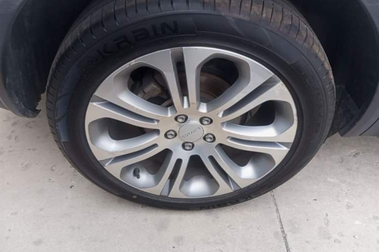 Used Lynk & Co 01 2019 2.0T Two-Wheel-Drive Pro Version China VI Standard Right Rear Wheel Hub