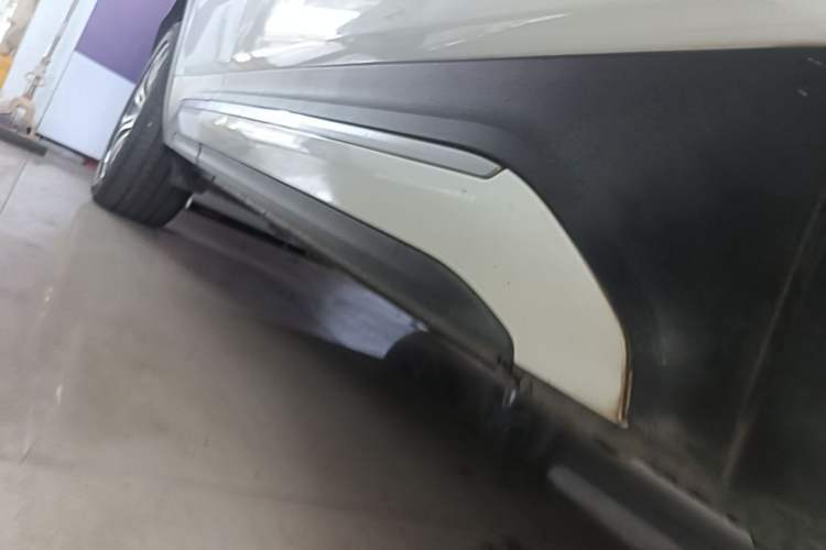 Used Lynk & Co 01 2019 2.0T Two-Wheel-Drive Pro Version China VI Standard Right Side Sill