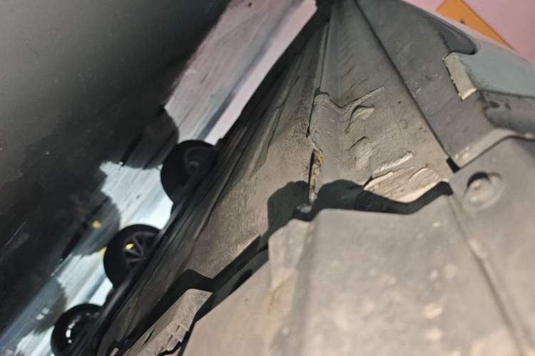 Used Lynk & Co 01 2019 2.0T Two-Wheel-Drive Pro Version China VI Standard Right Side Sill