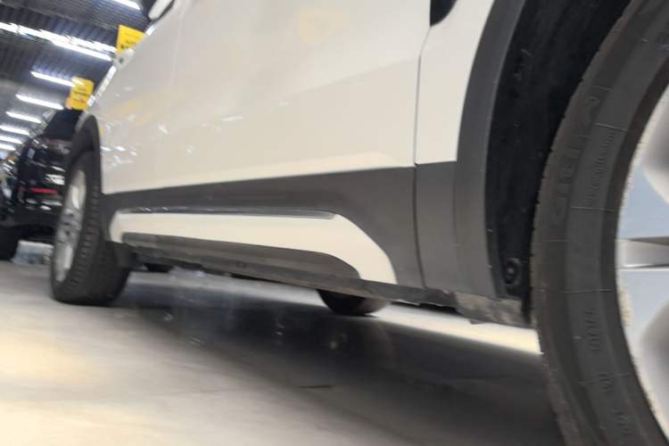 Used Lynk & Co 01 2019 2.0T Two-Wheel-Drive Pro Version China VI Standard Right Side Sill