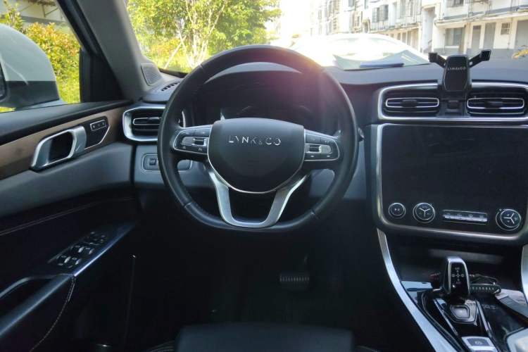 Used Lynk & Co 01 2019 2.0T Two-Wheel-Drive Pro Version China VI Standard Steering Wheel