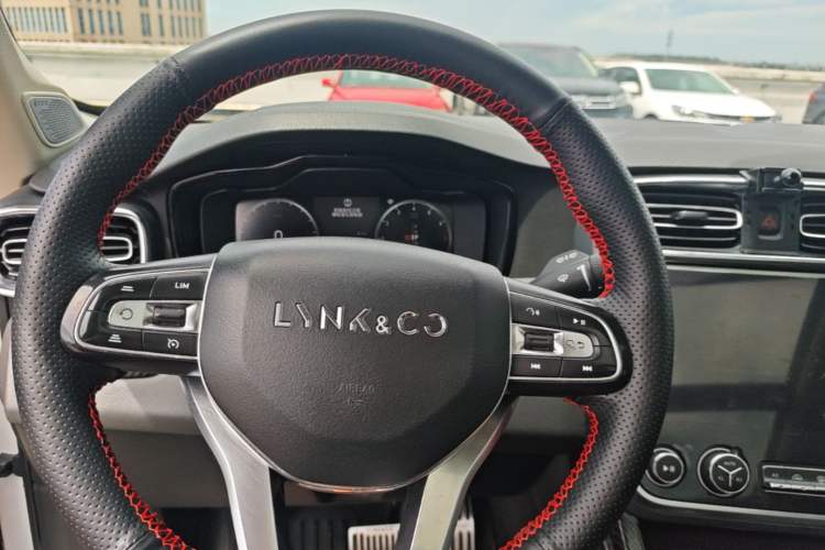 Used Lynk & Co 01 2019 2.0T Two-Wheel-Drive Pro Version China VI Standard Steering Wheel
