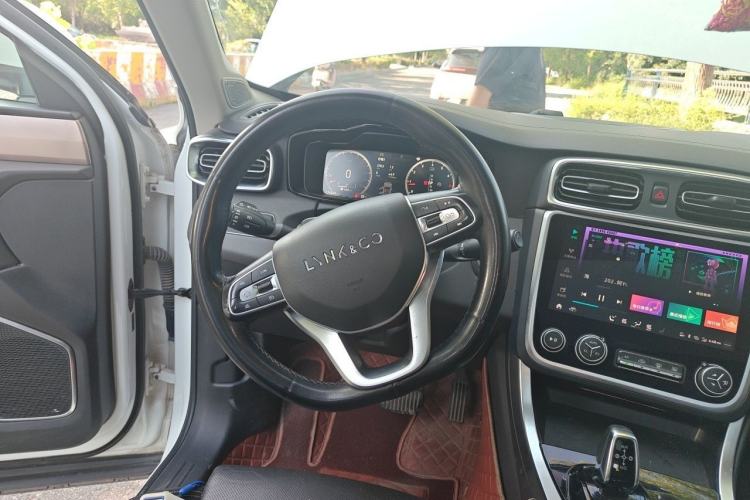 Used Lynk & Co 01 2019 2.0T Two-Wheel-Drive Pro Version China VI Standard Steering Wheel