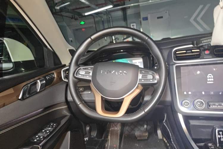 Used Lynk & Co 01 2019 2.0T Two-Wheel-Drive Pro Version China VI Standard Steering Wheel