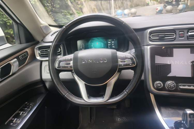 Used Lynk & Co 01 2019 2.0T Two-Wheel-Drive Pro Version China VI Standard Steering Wheel