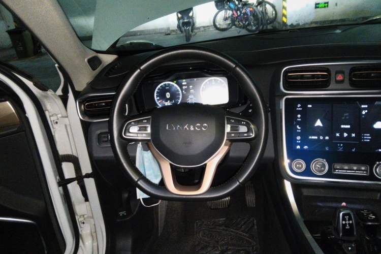 Used Lynk & Co 01 2019 2.0T Two-Wheel-Drive Pro Version China V Standard Steering Wheel