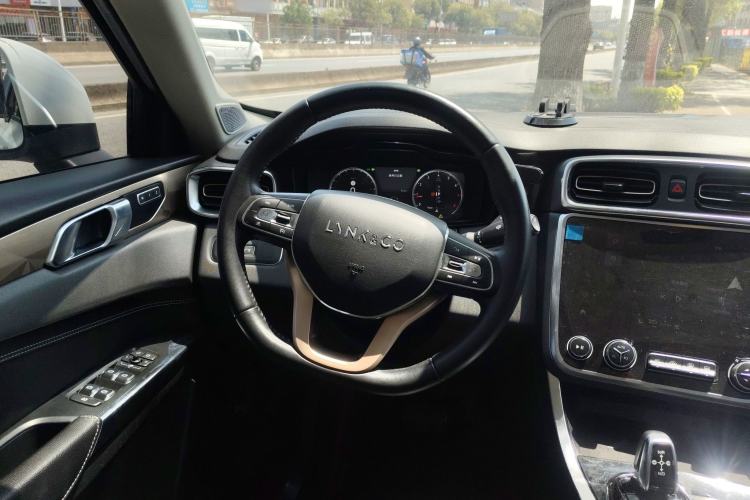 Used Lynk & Co 01 2019 2.0T Two-Wheel-Drive Pro Version China VI Standard Steering Wheel
