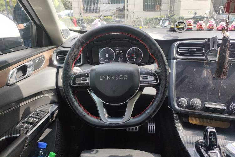 Used Lynk & Co 01 2019 2.0T Two-Wheel-Drive Pro Version China VI Standard Steering Wheel