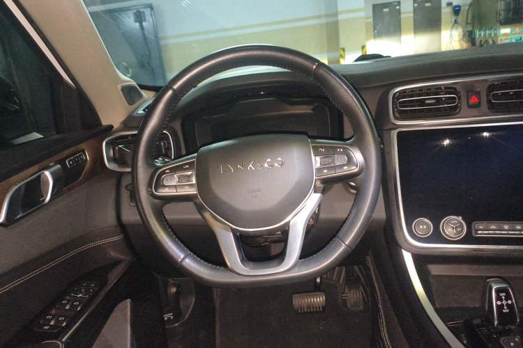 Used Lynk & Co 01 2019 2.0T Two-Wheel-Drive Pro Version China VI Standard Steering Wheel