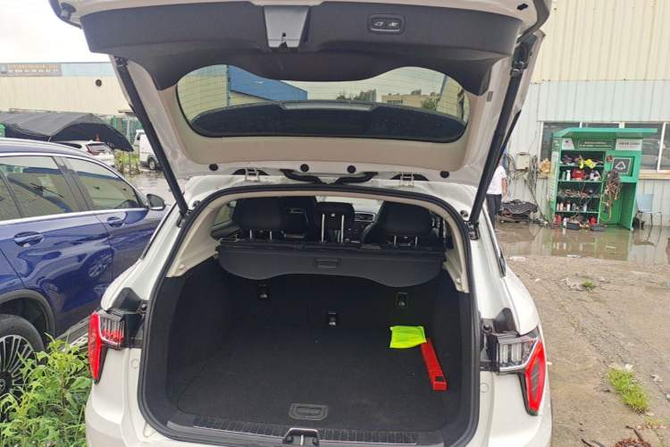 Used Lynk & Co 01 2019 2.0T Two-Wheel-Drive Pro Version China VI Standard Trunk