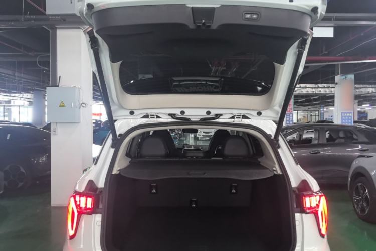 Used Lynk & Co 01 2019 2.0T Two-Wheel-Drive Pro Version China VI Standard Trunk
