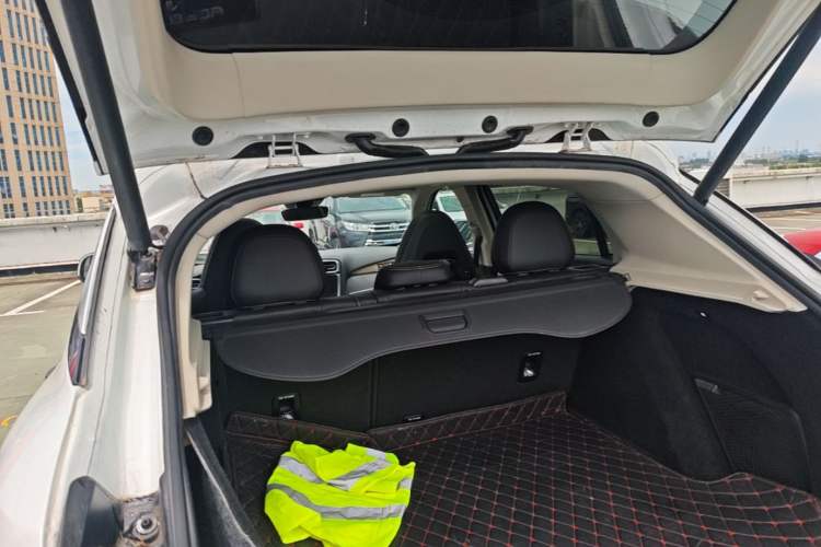 Used Lynk & Co 01 2019 2.0T Two-Wheel-Drive Pro Version China VI Standard Trunk
