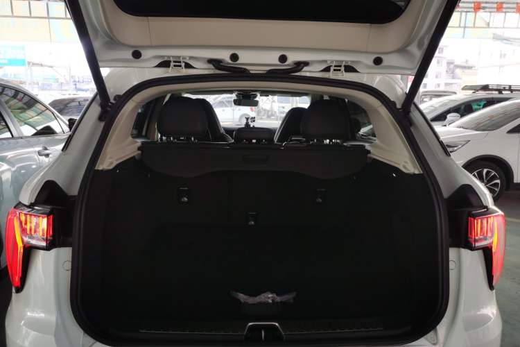 Used Lynk & Co 01 2019 2.0T Two-Wheel-Drive Pro Version China VI Standard Trunk