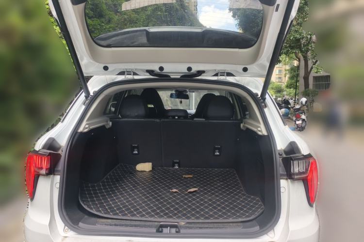Used Lynk & Co 01 2019 2.0T Two-Wheel-Drive Pro Version China VI Standard Trunk