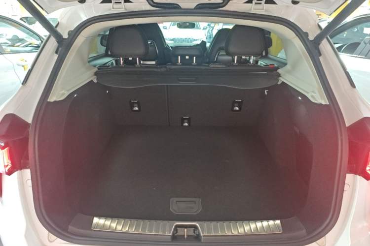 Used Lynk & Co 01 2019 2.0T Two-Wheel-Drive Pro Version China VI Standard Trunk