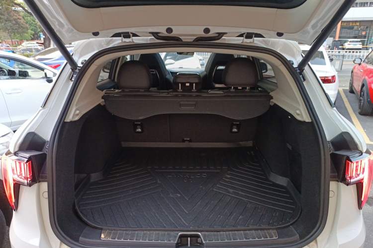 Used Lynk & Co 01 2019 2.0T Two-Wheel-Drive Pro Version China V Standard Trunk