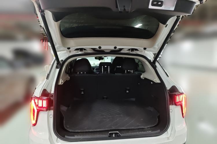 Used Lynk & Co 01 2019 2.0T Two-Wheel-Drive Pro Version China V Standard Trunk