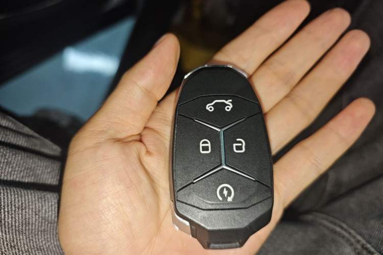 Used Lynk & Co 01 2019 2.0T Two-Wheel-Drive Pro Version China VI Standard Vehicle Key