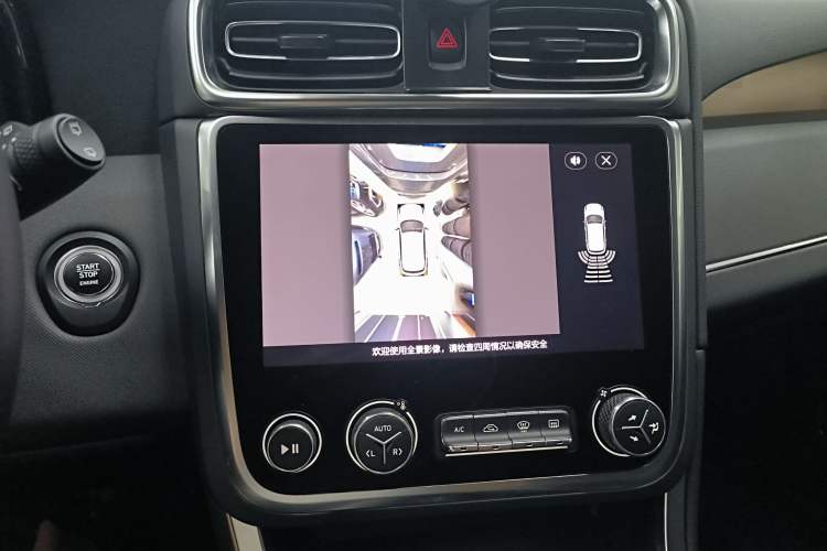 Used Lynk & Co 01 2019 2.0T Two-Wheel-Drive Pro Version China VI Standard Audio And AC Panel