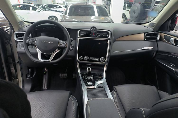 Used Lynk & Co 01 2019 2.0T Two-Wheel-Drive Pro Version China VI Standard Center Console