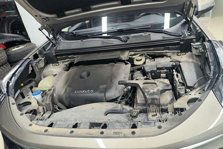 Used Lynk & Co 01 2019 2.0T Two-Wheel-Drive Pro Version China VI Standard Engine Bay