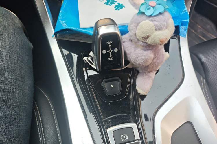 Used Lynk & Co 01 2019 2.0T Two-Wheel Drive Zhaopu Version China VI Standard Gear Lever