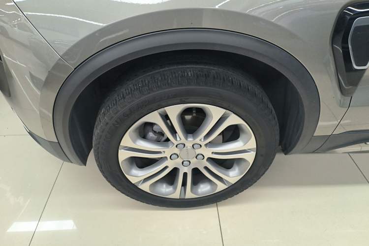 Used Lynk & Co 01 2019 2.0T Two-Wheel-Drive Pro Version China VI Standard Left Front Wheel Hub