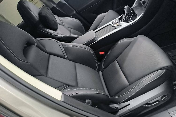Used Lynk & Co 01 2019 2.0T Two-Wheel-Drive Pro Version China VI Standard Right Front Seat