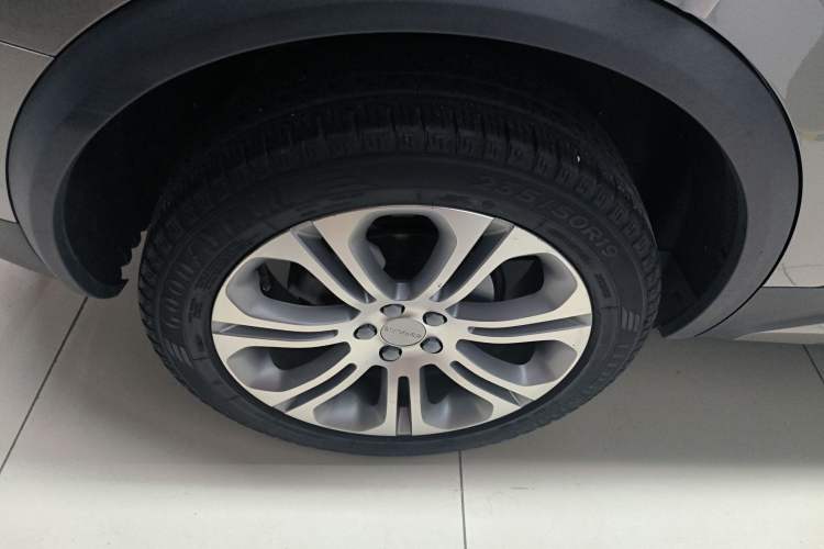 Used Lynk & Co 01 2019 2.0T Two-Wheel-Drive Pro Version China VI Standard Right Rear Wheel Hub