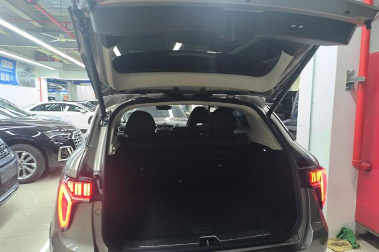 Used Lynk & Co 01 2019 2.0T Two-Wheel-Drive Pro Version China VI Standard Trunk
