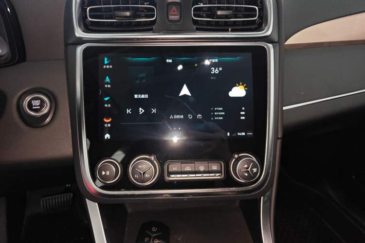 Used Lynk & Co 01 2020 2.0T Two-Wheel Drive Pure Pro Version China VI Standard Audio And AC Panel